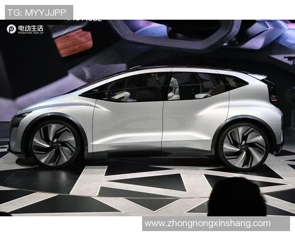 足球明星通勤车揭秘豪华与实用的完美结合之旅 足球明星通勤车揭秘豪华与实用的完美结合之旅